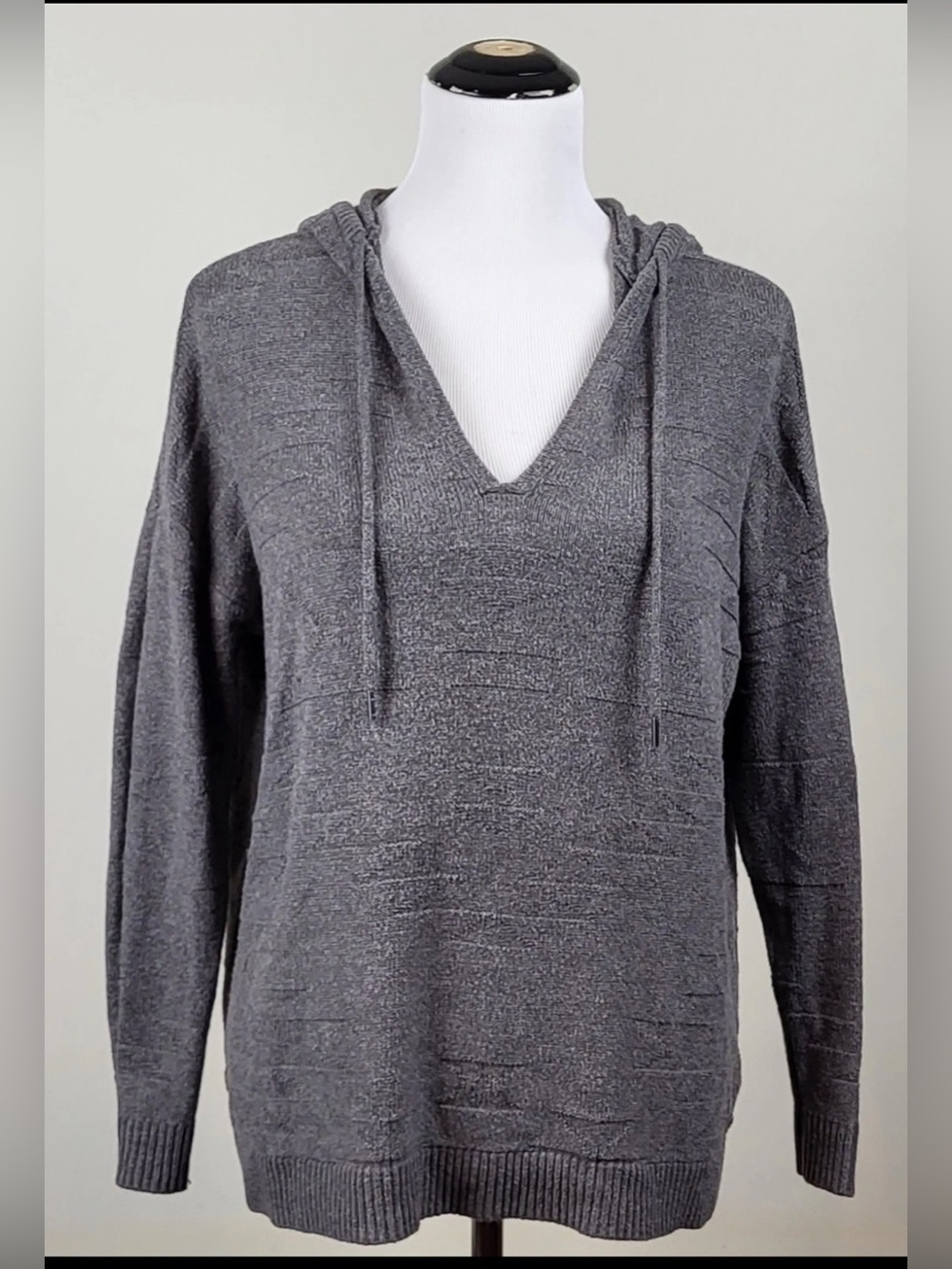 PRE-OWNED SIZE S American Eagle Outfitters Gray V-Neck Hoodie Sweater